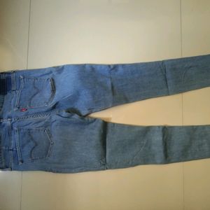 LEVIS light Blue Torned Jeans.