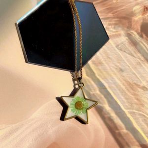 Star  RESIN PENDANT