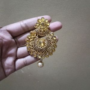 Earrings And Maangtika