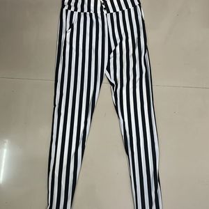 White and black striped legging