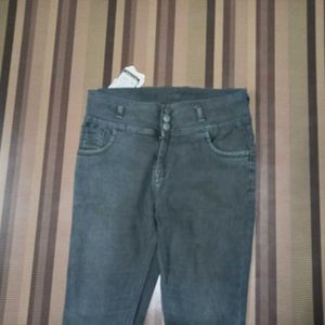 Z-95 Size 32 Slim Fit Women Denim Jeans