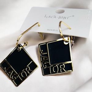 Anti-tarnish black earrings