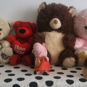 Set Of Teddy Bears And Peppa Pig