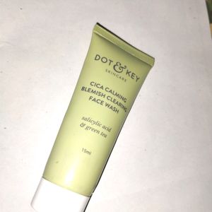 DOT And KEY Cica CalmingBlemish Cleansing Facewash