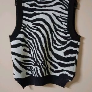 Contrast Stitch Tank Top 🦓🐽