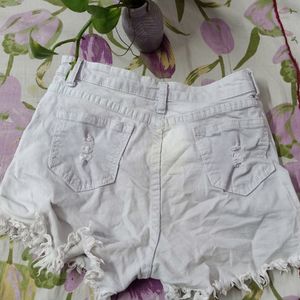 Highwaist Ripped Shorts