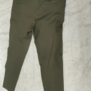 An OLIVE GREEN JEGGINGS IN XXL SIZE I Good Conditi