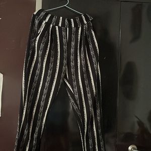 Mom's Fit black and white strips trouser