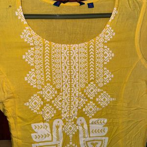 Yellow coloured cotton avaasa kurti.