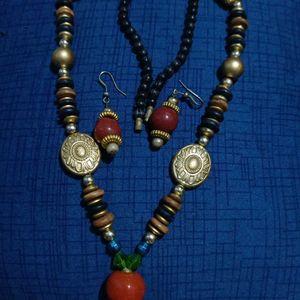 Neck Piece With Earings