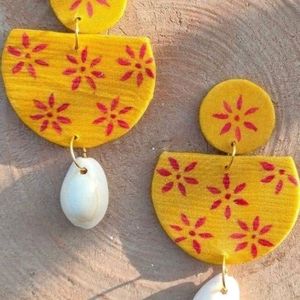 Yellow With Shell Earrings 💛