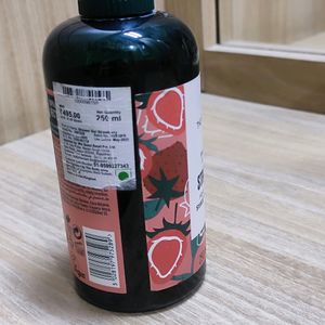 The Body Shop Strawberry Shower Gel & Scrub