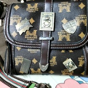 Imported Oathaso Moshoino Sling Bag 🛍️🛍️💰💰