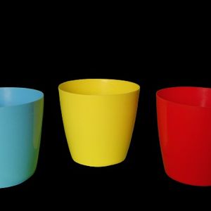 SET OF 3 MULTI-COLORED NEW Plastic planters for indoor plants .SIZE : 4.3 inch , SHAPE : Round , USAGE : indoor plants ,