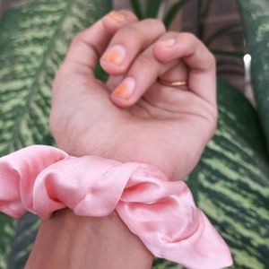 Pink Scrunchy✨