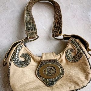 GUESS Brand  Vintage Bag