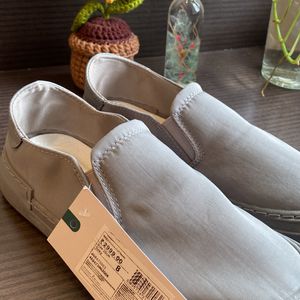 MEN SLIP ON SNEAKER