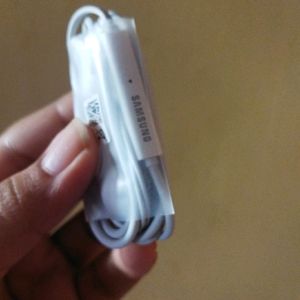 Samsung White Earphones