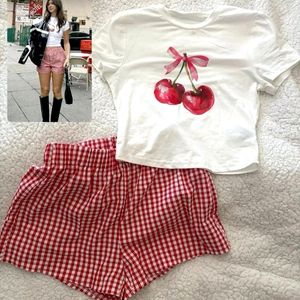 ✨cute red white strip short pant✨