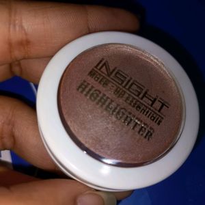 Combo Set=Lakme Lipstick - Highlighter Many More