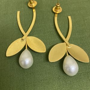 GOLDEN LEAF AND PEARL EARRINGS