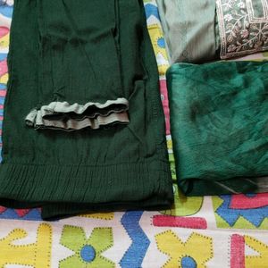 Kurta Set With Dupatta And Pent