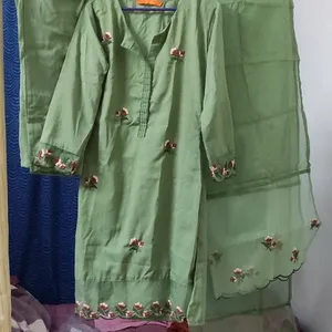 Pakistani 3 Piece Suit