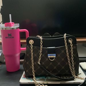 Nine Wear Handbag With Chain Strap