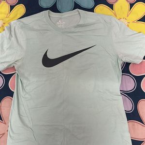 Nike T-shirt