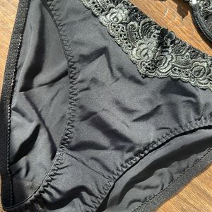 New Unused Bra Panty Set