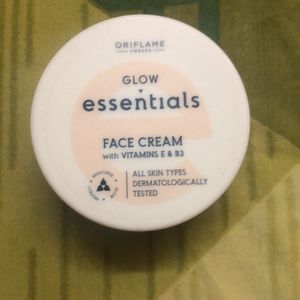 GLOW essential face cream with vitamins E & B3