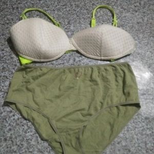 Bra And Panty Set.... Available For Sale Used...
