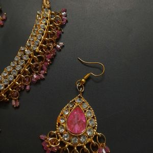 Stone Set Necklace With Mangtika - Extra Pair Tops