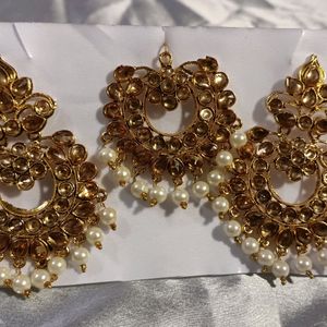 Stunning Golden Earrings With Mangtika