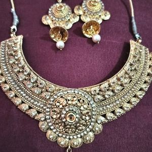 Beautiful Bridal Golden Necklace With Mangtika Onl