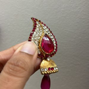 Pendant In Studded Pattern With Pink Drop Design