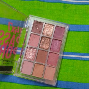 SWISS BEAUTY PASSPORT PALLET