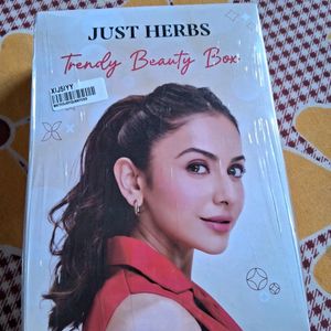 (Sealed)JUST HERBS TRENDY BEAUTY BOX