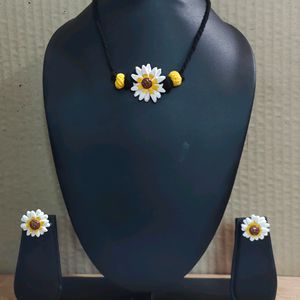 Brand New Flower Necklace Jewellery & Earrings