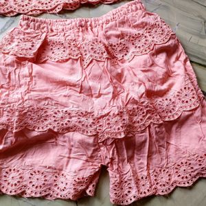 Stylish top and bottom set for girls