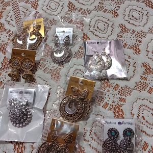 Get All These 7 Earrings @400/