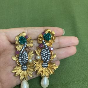 ANTIQUE GOLDEN EARRINGS