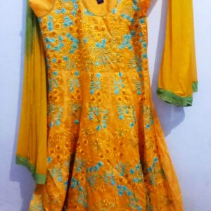 Beautiful Anarkali Suit With Chunni.