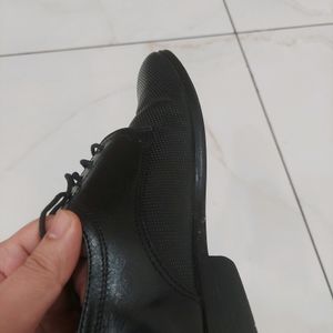 Red Tape Formal Shoes