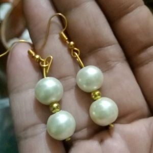 Beautiful White Pearl Mala With Earrings