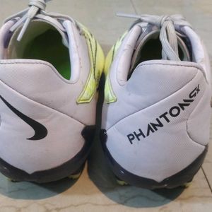 Nike Phantom Football Shoes UK 6.5(EU 40/25 cm)