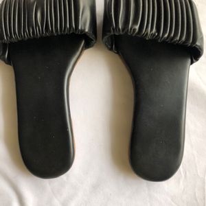 Black Flipflops (Women’s)