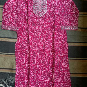 Women Rayon Bhandej Embroidery Work Kurti ( S )