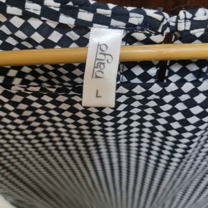 Black And White Check Sleevless Kurta