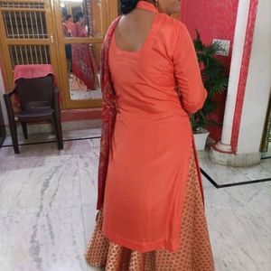 Beautiful Back Cut Kurta With Gown